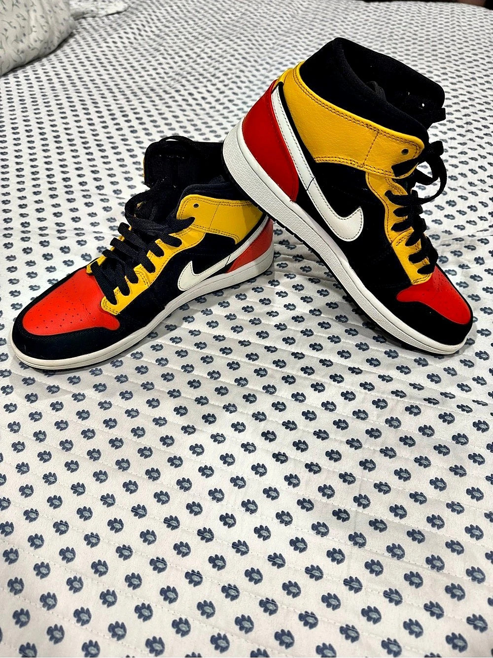 Nike Air Jordan 1 Retro Mid 'Last Shot' Sneakers Black, Yellow and Orange